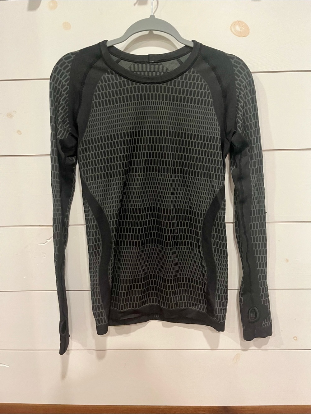 lululemon athletica Women’s Long Sleeve Crew in Black and Gray Pattern
